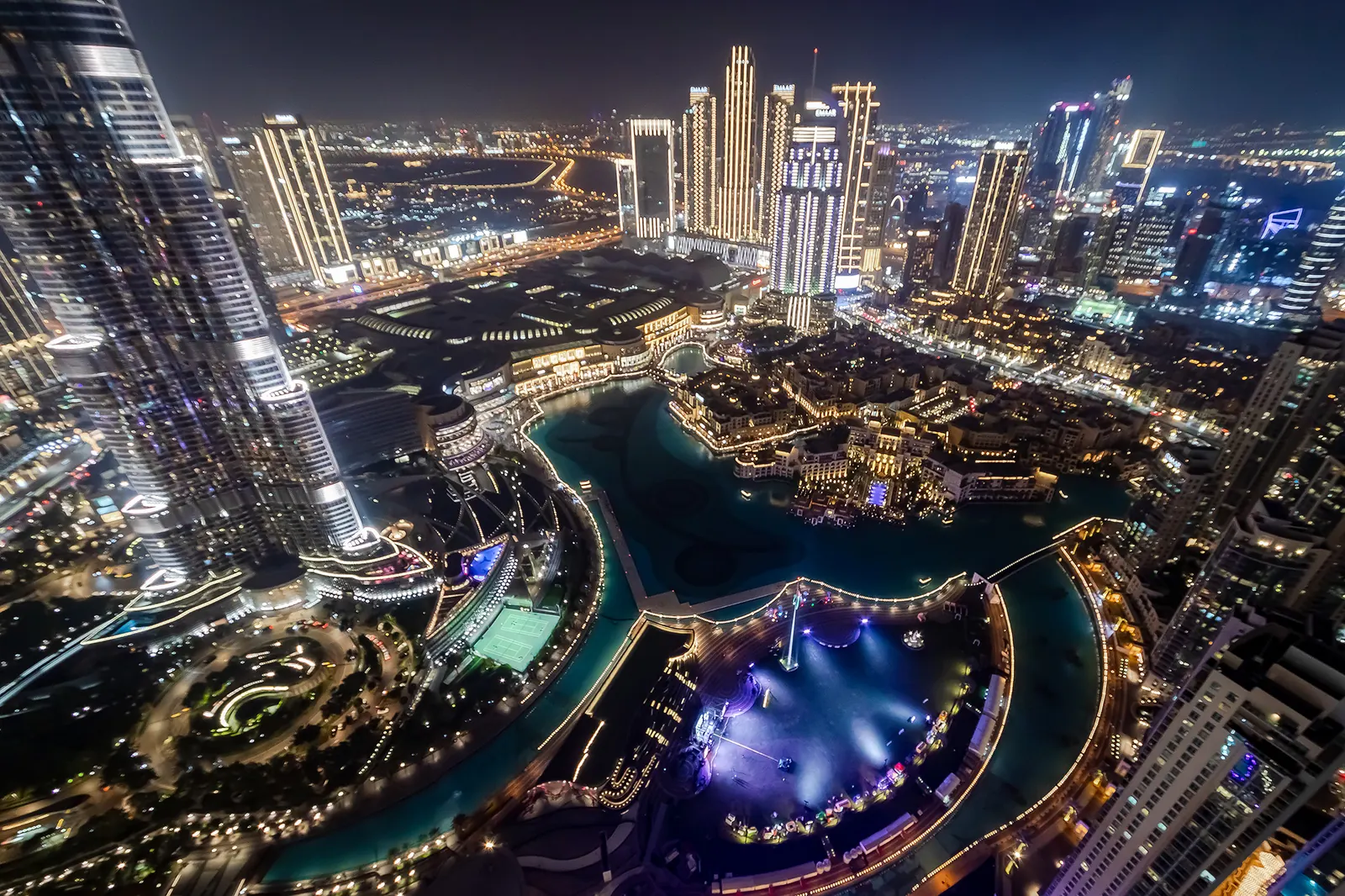 Вид ночью на Downtown Dubai из квартиры Stellium в Grande Signature
